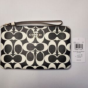 NWT Coach CP488 Large Corner Zip Wristlet Black & White Signature